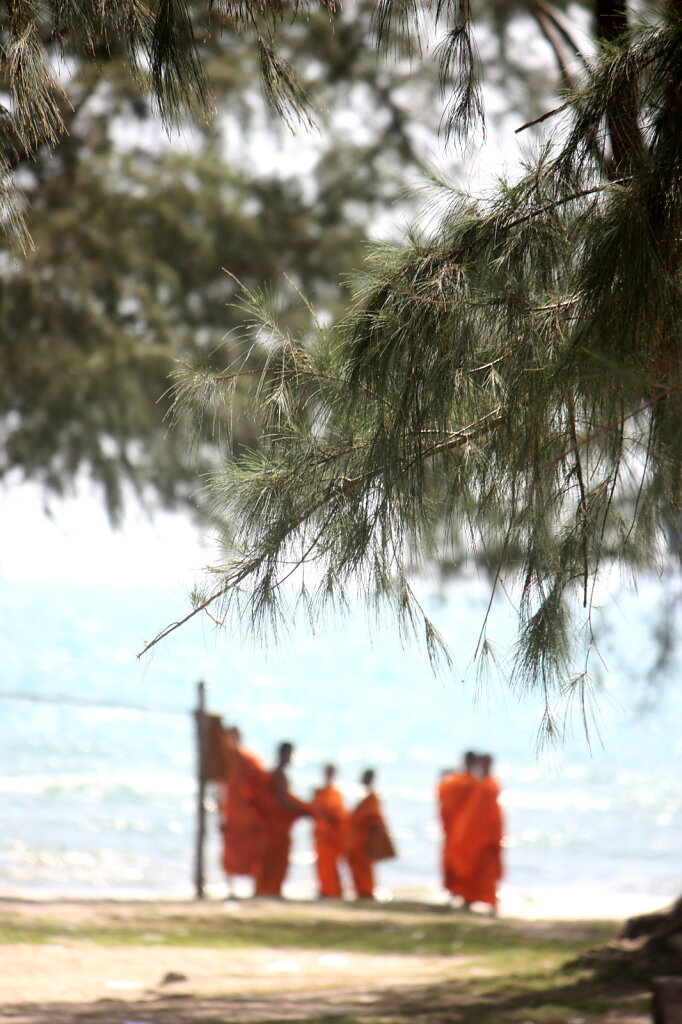 Cambodia-monks-sea.jpg